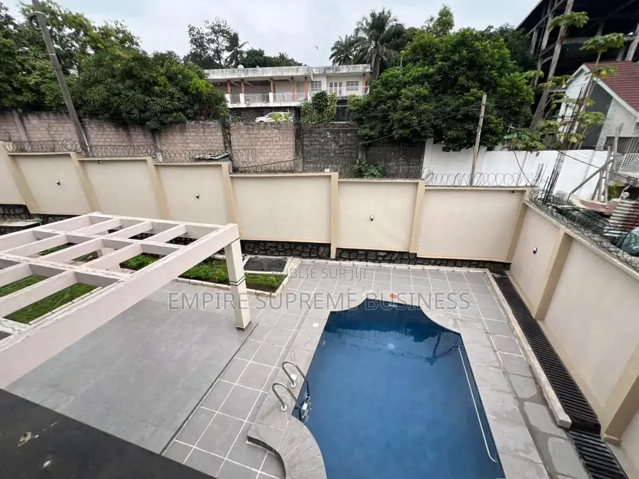 3chbre Maison dans Ngaliema à Louer