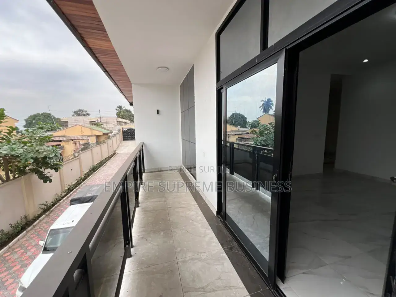 3chbre Maison dans Ngaliema à Louer