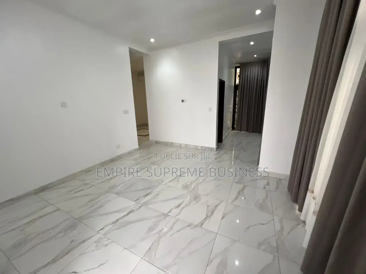 3chbre Maison dans Ngaliema à Louer