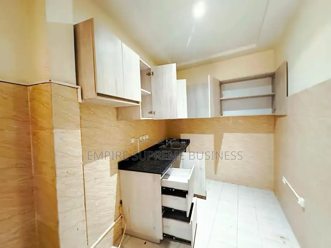 3chbre Appartement dans Empire Supreme, Ngaliema à Louer