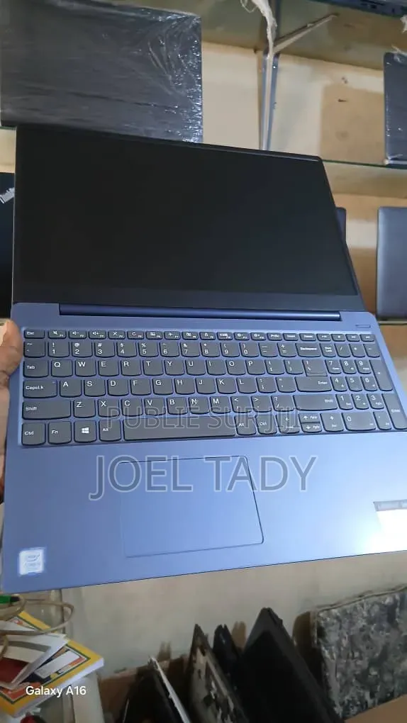 Ordinateur portable Dell 16 Premium 8GB Intel Core i7 SSD 512GB