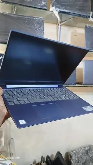 Ordinateur portable Dell 16 Premium 8GB Intel Core i7 SSD 512GB