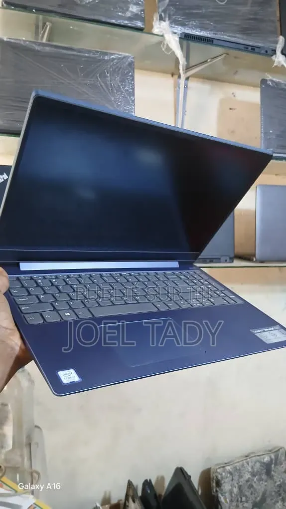 Ordinateur portable Dell 16 Premium 8GB Intel Core i7 SSD 512GB