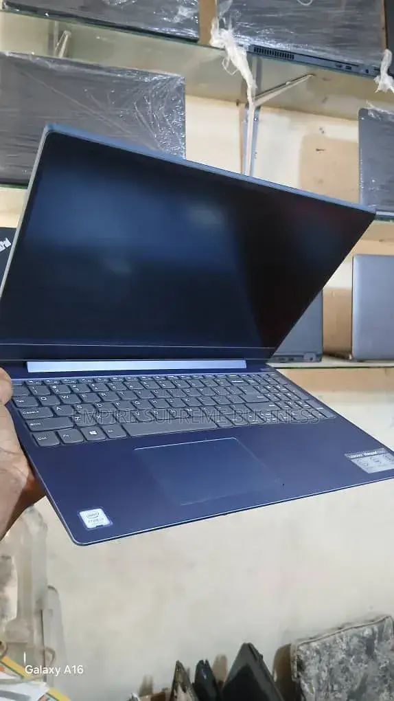 Ordinateur portable Dell 16 Premium 8GB Intel Core i7 SSD 512GB