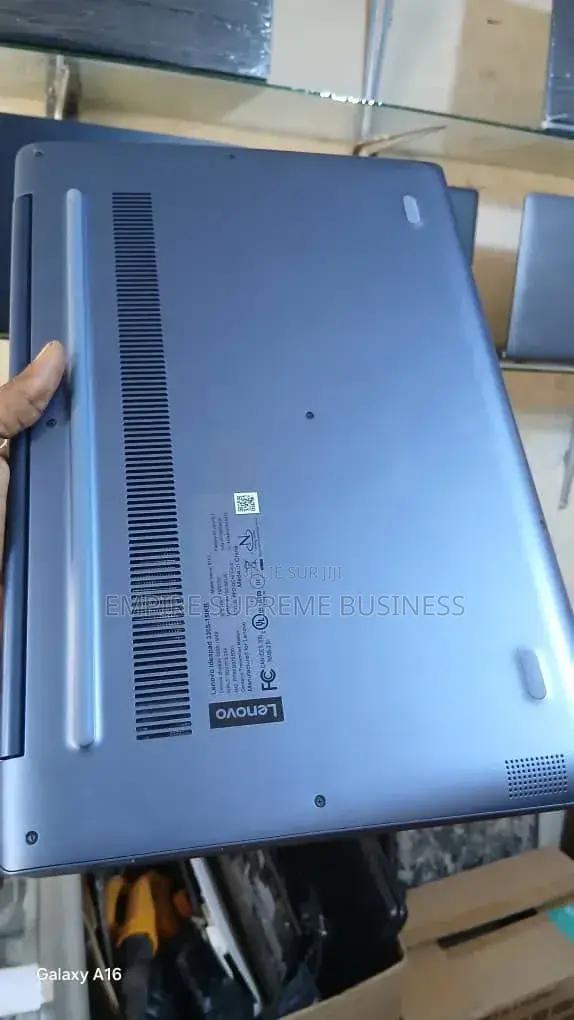 Ordinateur portable Dell 16 Premium 8GB Intel Core i7 SSD 512GB