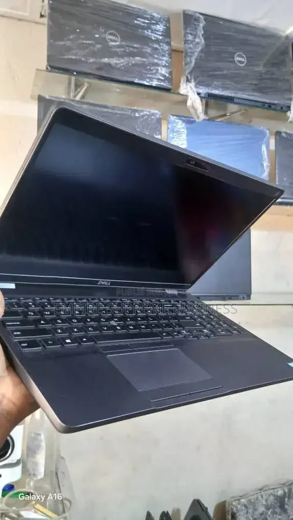 Ordinateur portable Dell 16 Premium 8GB Intel Core i7 SSD 512GB