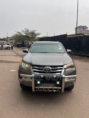 Toyota Fortuner 2018 Gris