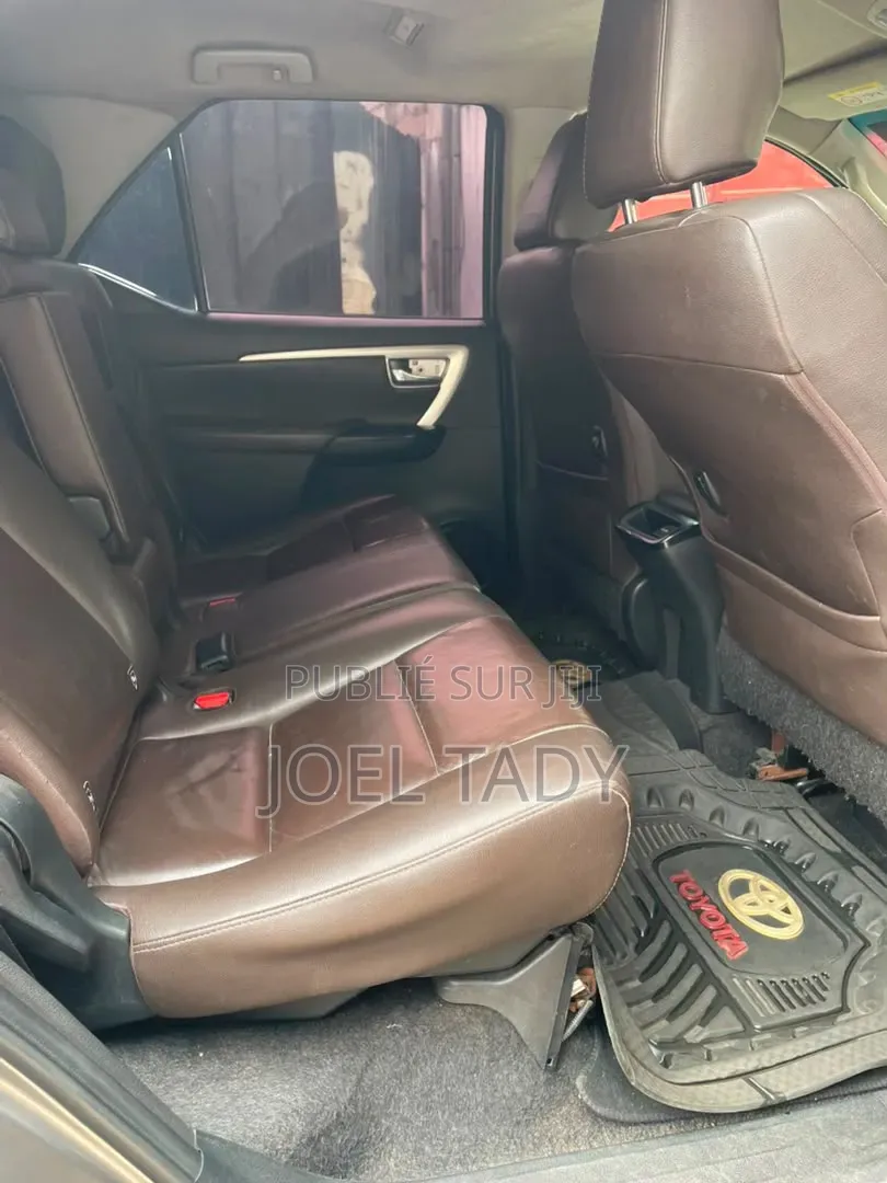 Toyota Fortuner 2018 Gris