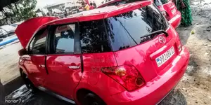 Toyota IST 2006 Rouge