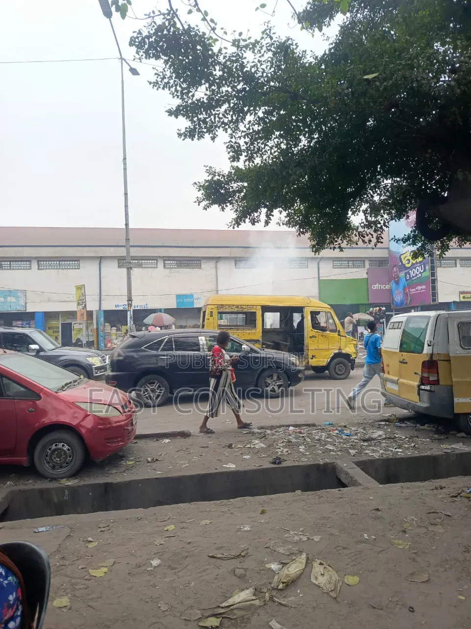 Parcelle Commerciale Sur Principale Kimbuta À Vendre À N'djili Q.12
