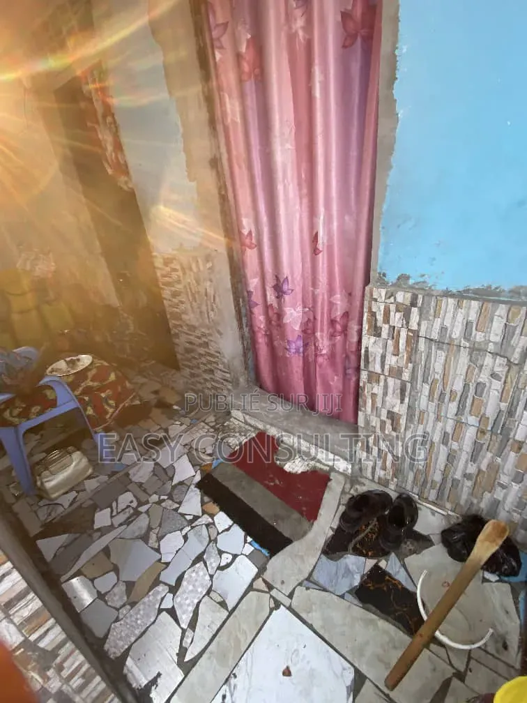 1chbre Villa dans Elengesa, Bumbu à Vendre