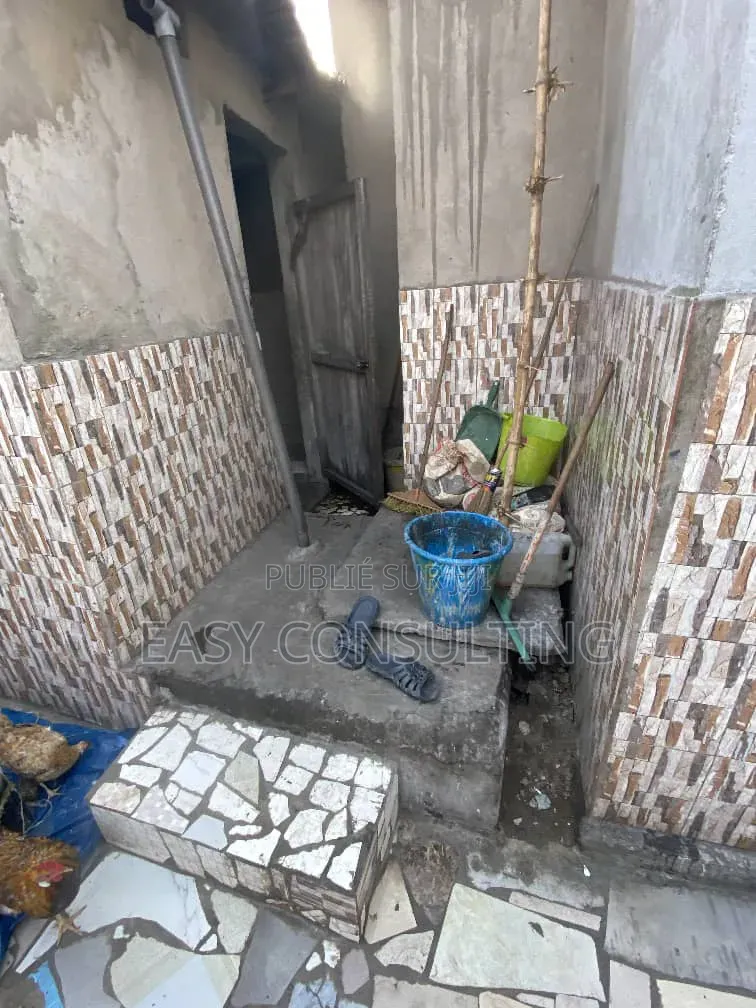 1chbre Villa dans Elengesa, Bumbu à Vendre