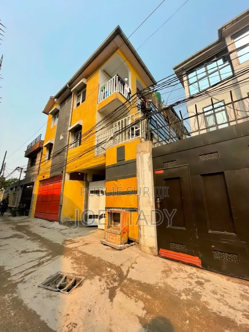 6chbre Maison dans Empire Supreme, Ngaliema à Vendre
