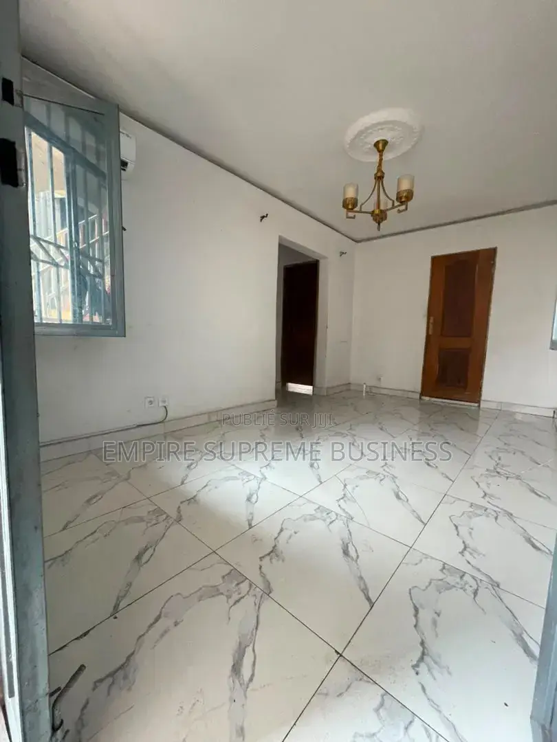 6chbre Maison dans Empire Supreme, Ngaliema à Vendre
