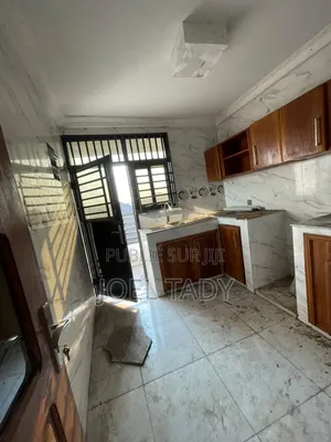3chbre Appartement dans Empire Supreme, Kasa-Vubu à Louer