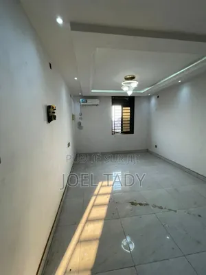 3chbre Appartement dans Empire Supreme, Kasa-Vubu à Louer