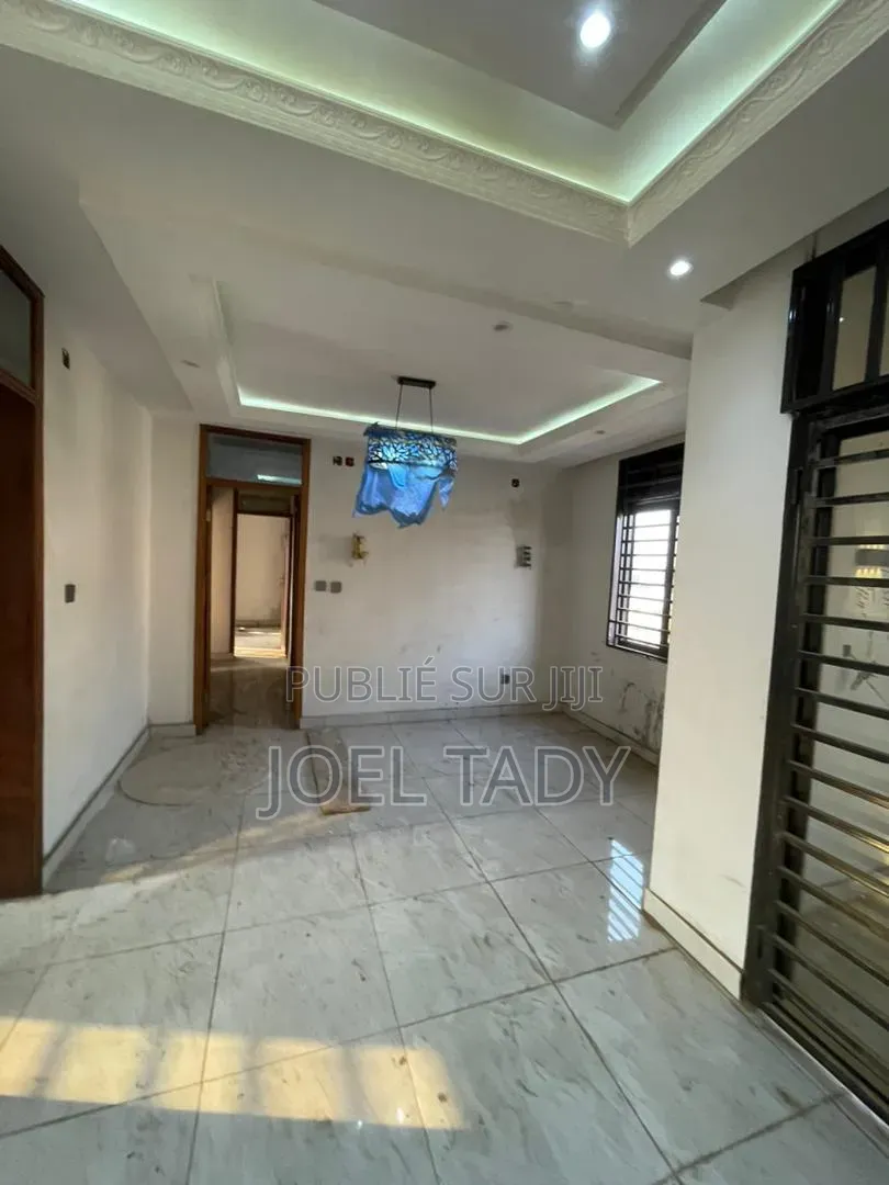 3chbre Appartement dans Empire Supreme, Kasa-Vubu à Louer