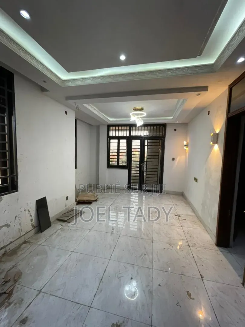 3chbre Appartement dans Empire Supreme, Kasa-Vubu à Louer