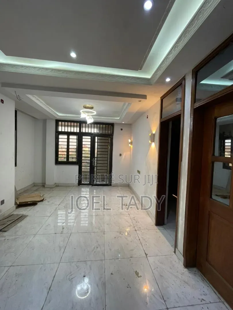 3chbre Appartement dans Empire Supreme, Kasa-Vubu à Louer