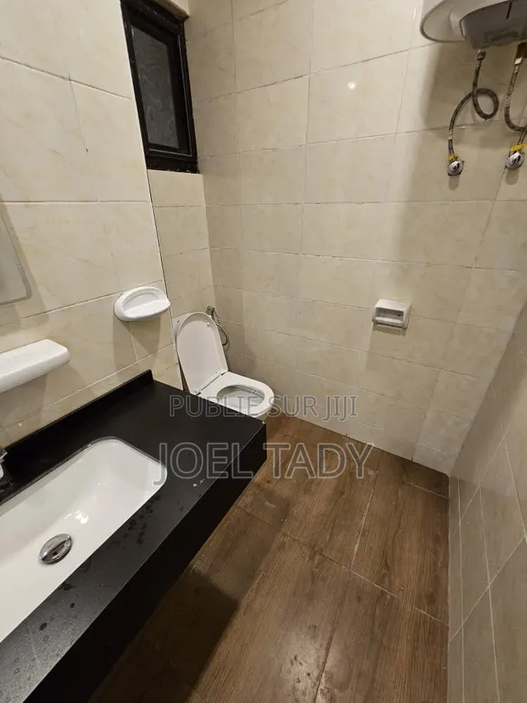 3chbre Appartement dans Empire Supreme, Ngaliema à Louer