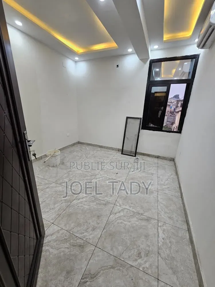 3chbre Appartement dans Empire Supreme, Ngaliema à Louer