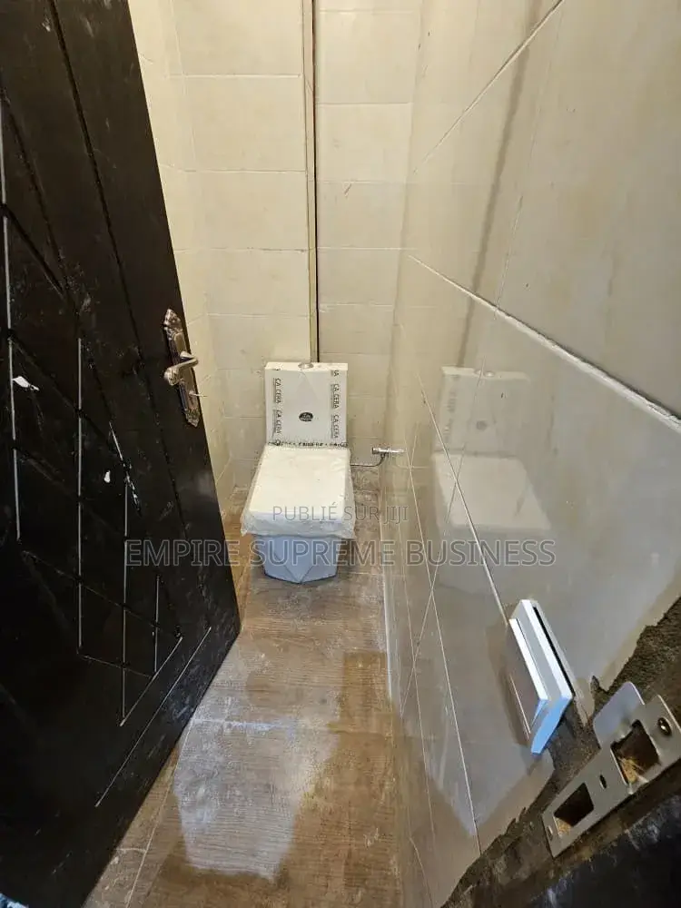 3chbre Appartement dans Empire Supreme, Ngaliema à Louer