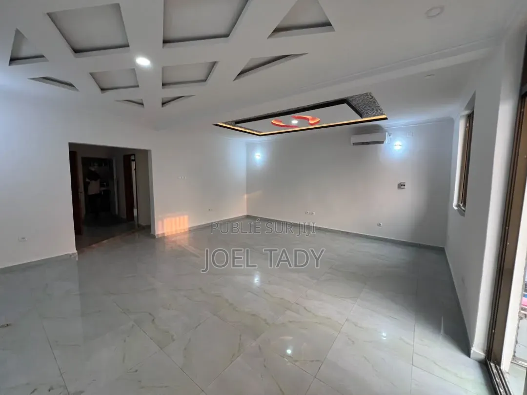 3chbre Appartement dans Bandalungwa à Louer