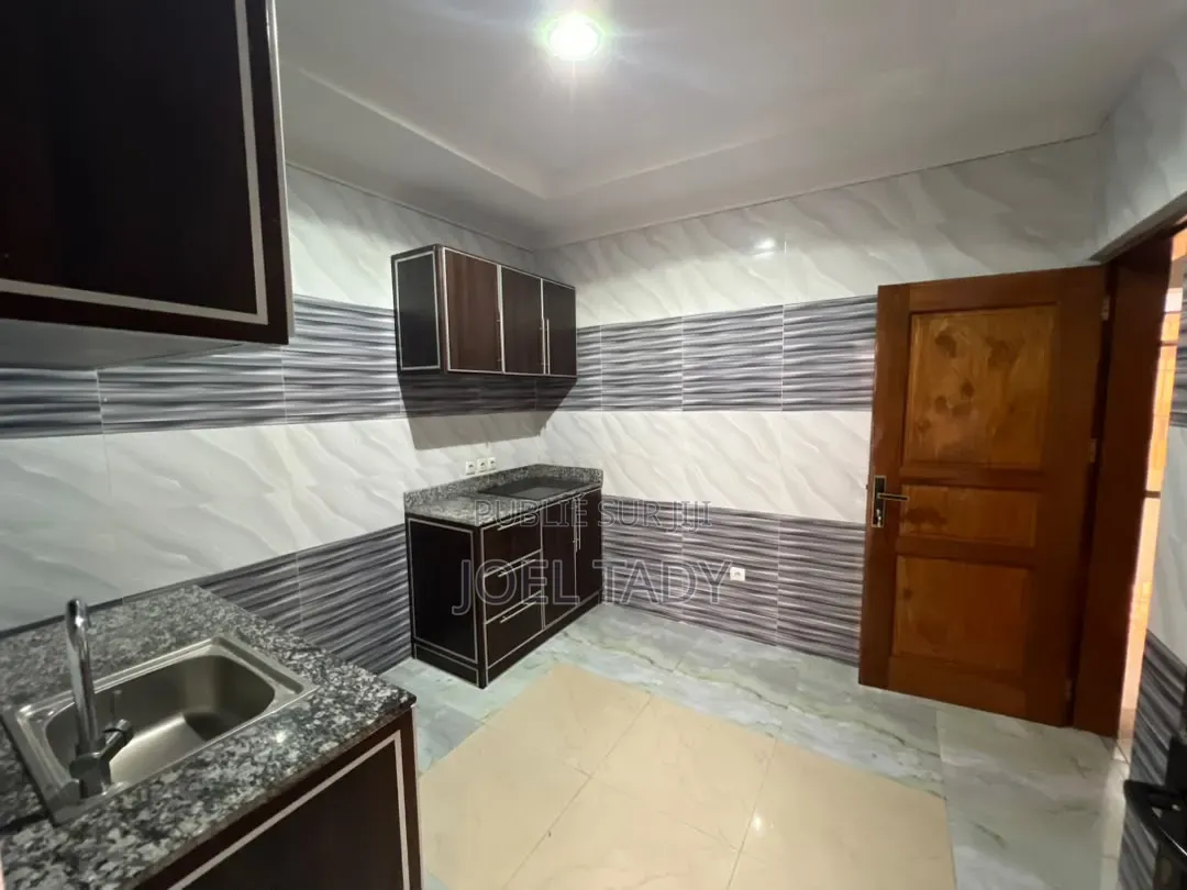3chbre Appartement dans Bandalungwa à Louer