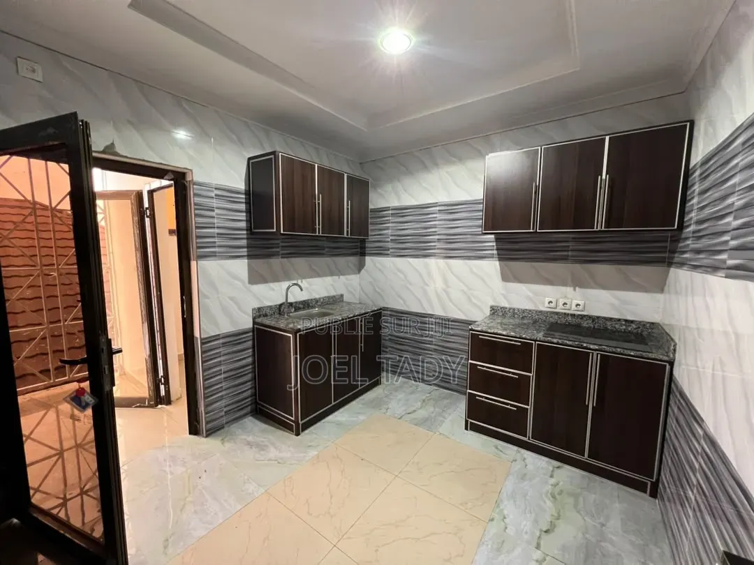 3chbre Appartement dans Bandalungwa à Louer