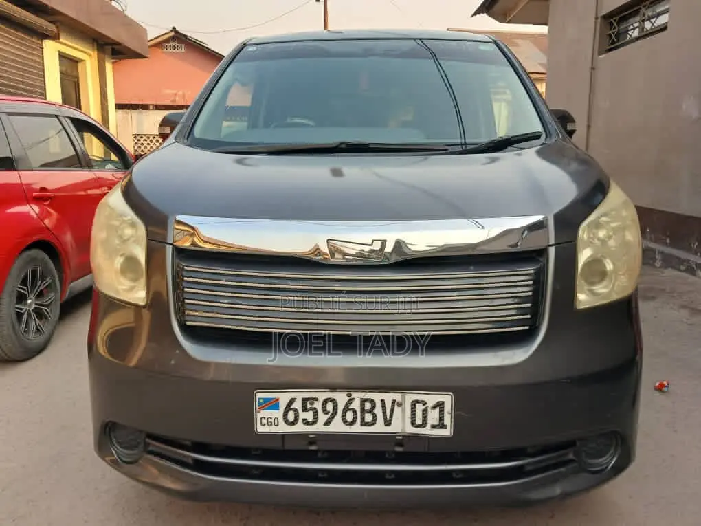 Toyota Noah 2020 Gris