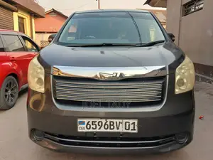 Toyota Noah 2020 Gris