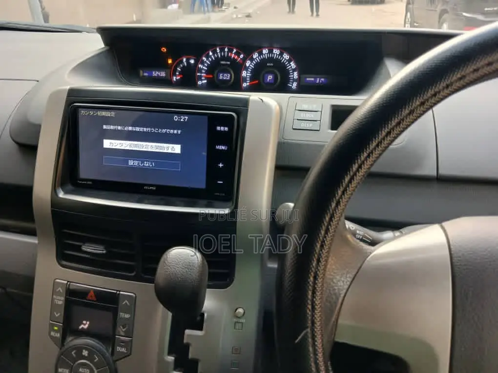 Toyota Noah 2020 Gris