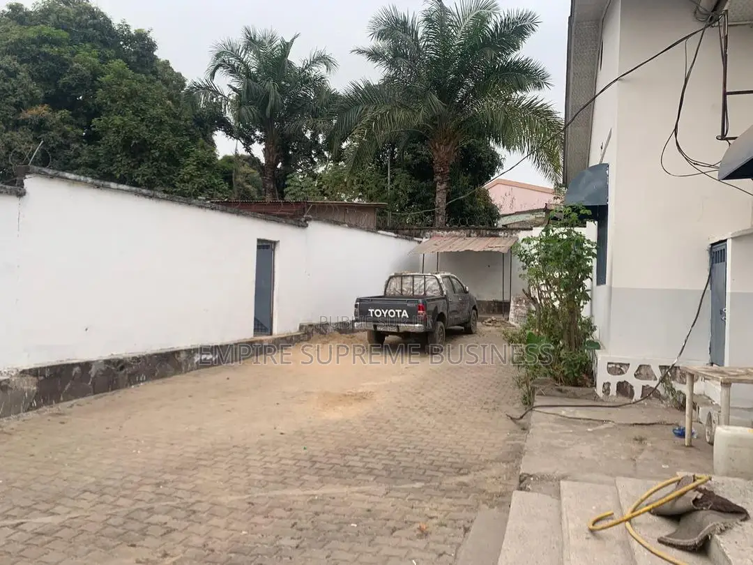 5chbre Villa dans Empire Supreme, Ngaliema à Vendre