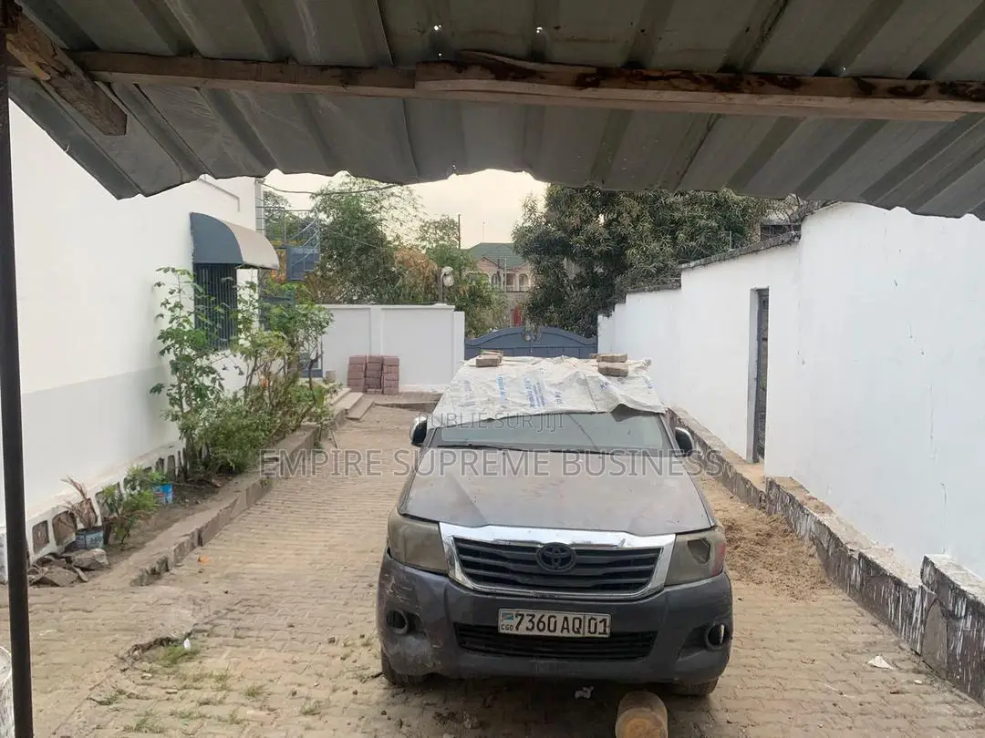 5chbre Villa dans Empire Supreme, Ngaliema à Vendre