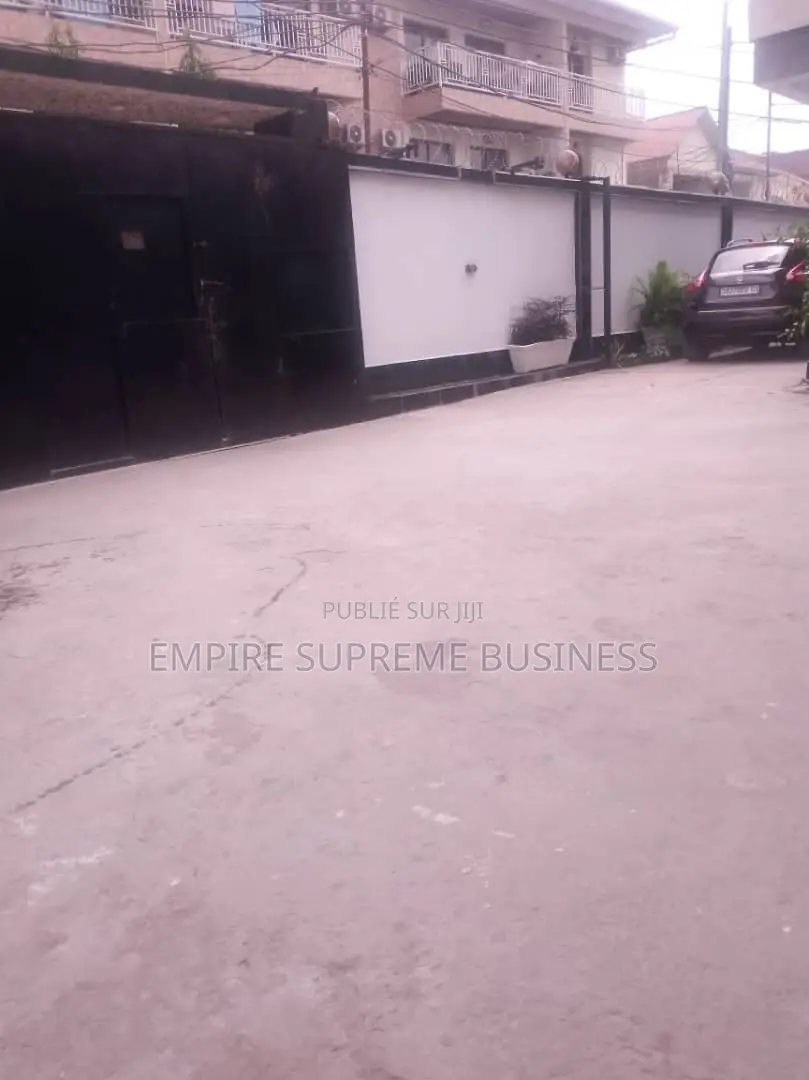 12chbre Villa dans Empire Supreme, Ngaliema à Vendre