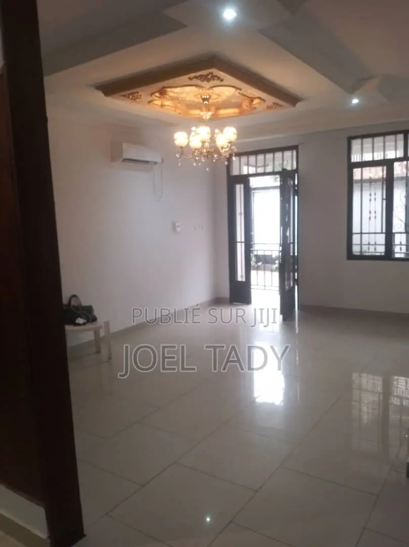 12chbre Villa dans Empire Supreme, Ngaliema à Vendre