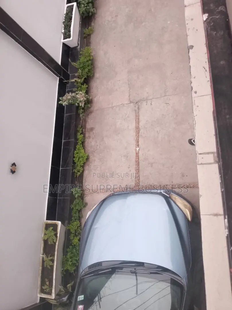 12chbre Villa dans Empire Supreme, Ngaliema à Vendre