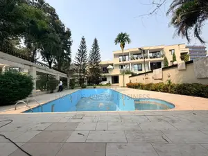 7chbre Villa dans Empire Supreme, Gombe à Vendre