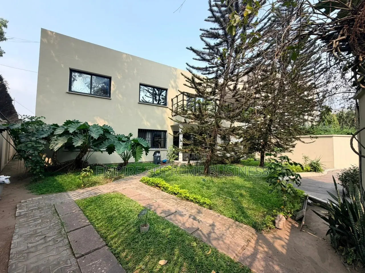 7chbre Villa dans Empire Supreme, Gombe à Vendre