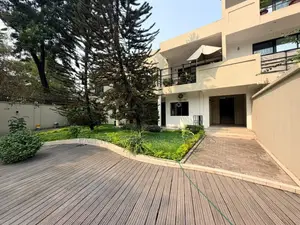 7chbre Villa dans Empire Supreme, Gombe à Vendre