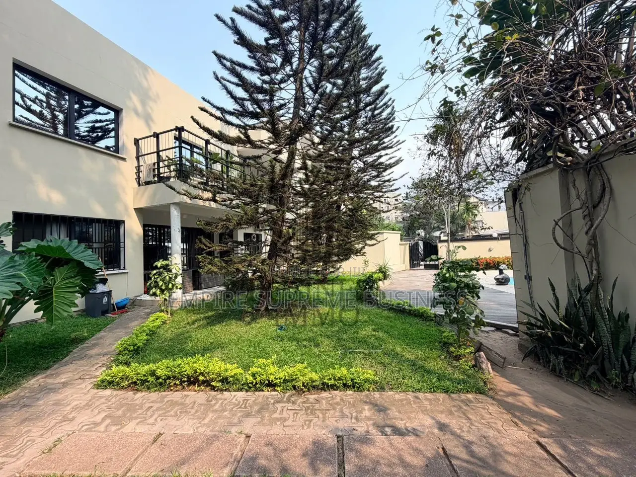 7chbre Villa dans Empire Supreme, Gombe à Vendre