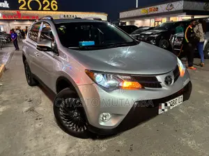 Toyota RAV4 XLE 4dr SUV AWD (2.5L 4cyl 6A) 2015 Gris