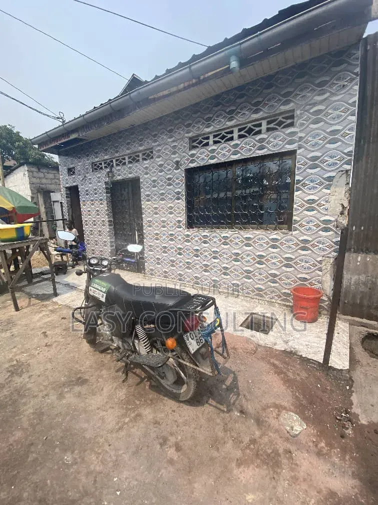 2chbre Villa dans Kianza, Ngaba à Vendre