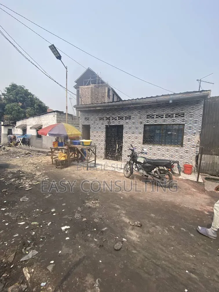 2chbre Villa dans Kianza, Ngaba à Vendre
