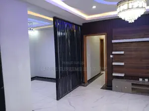 3chbre Appartement dans Kasa-Vubu à Louer