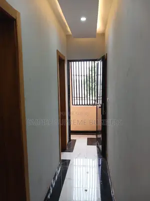 3chbre Appartement dans Kasa-Vubu à Louer