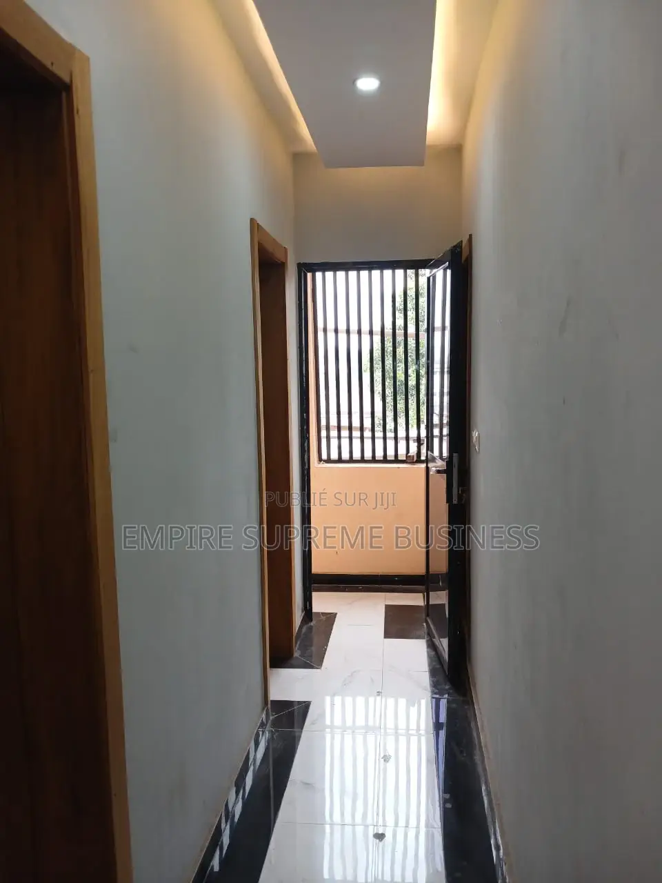 3chbre Appartement dans Kasa-Vubu à Louer