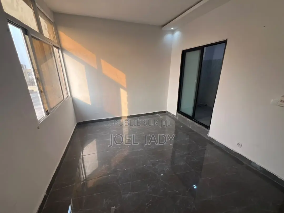 2chbre Appartement dans Empire Supreme, Kintambo à Louer