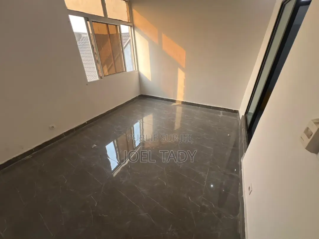 2chbre Appartement dans Empire Supreme, Kintambo à Louer