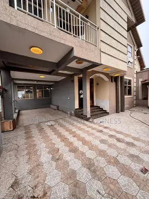5chbre Maison dans Ngaliema à Louer